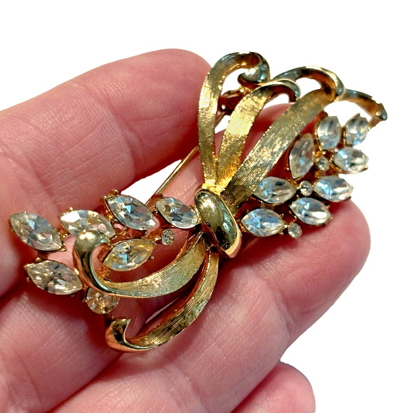 Vintage Mid Century BSK Brooch Textured Gold Bow & Clear White Rhinestones Pin - Picture 7 of 9